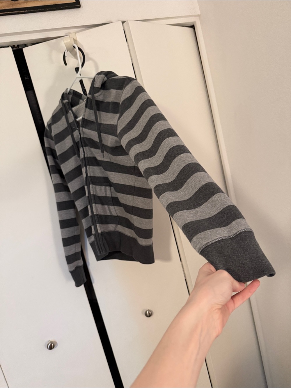 Brandy Melville John Galt ‘regular fit’ Striped hoodie - Picture 3 of 9